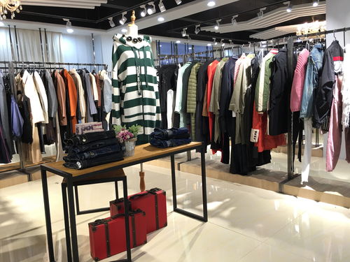 折扣女装批发货源全攻略 渠道盘点与采购技巧