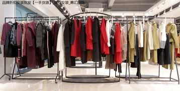 红羽连衣裙 折扣服装批发市场的时尚新宠